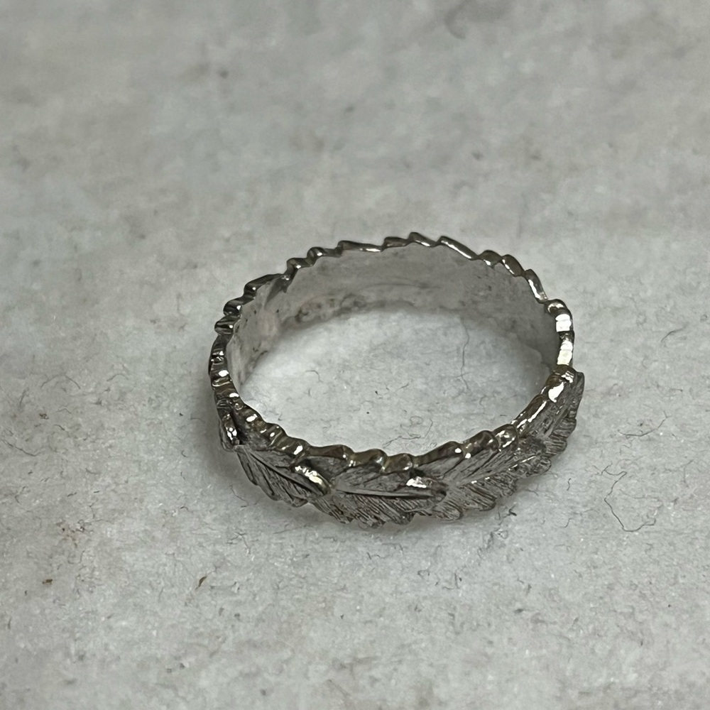 1979 Avon Laurel Leaf Ring - Picture 8 of 12